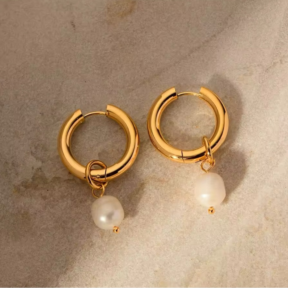 [SOLD] Vermeil Chunky Natural Pearl Hoop Earrings Stainless Steel